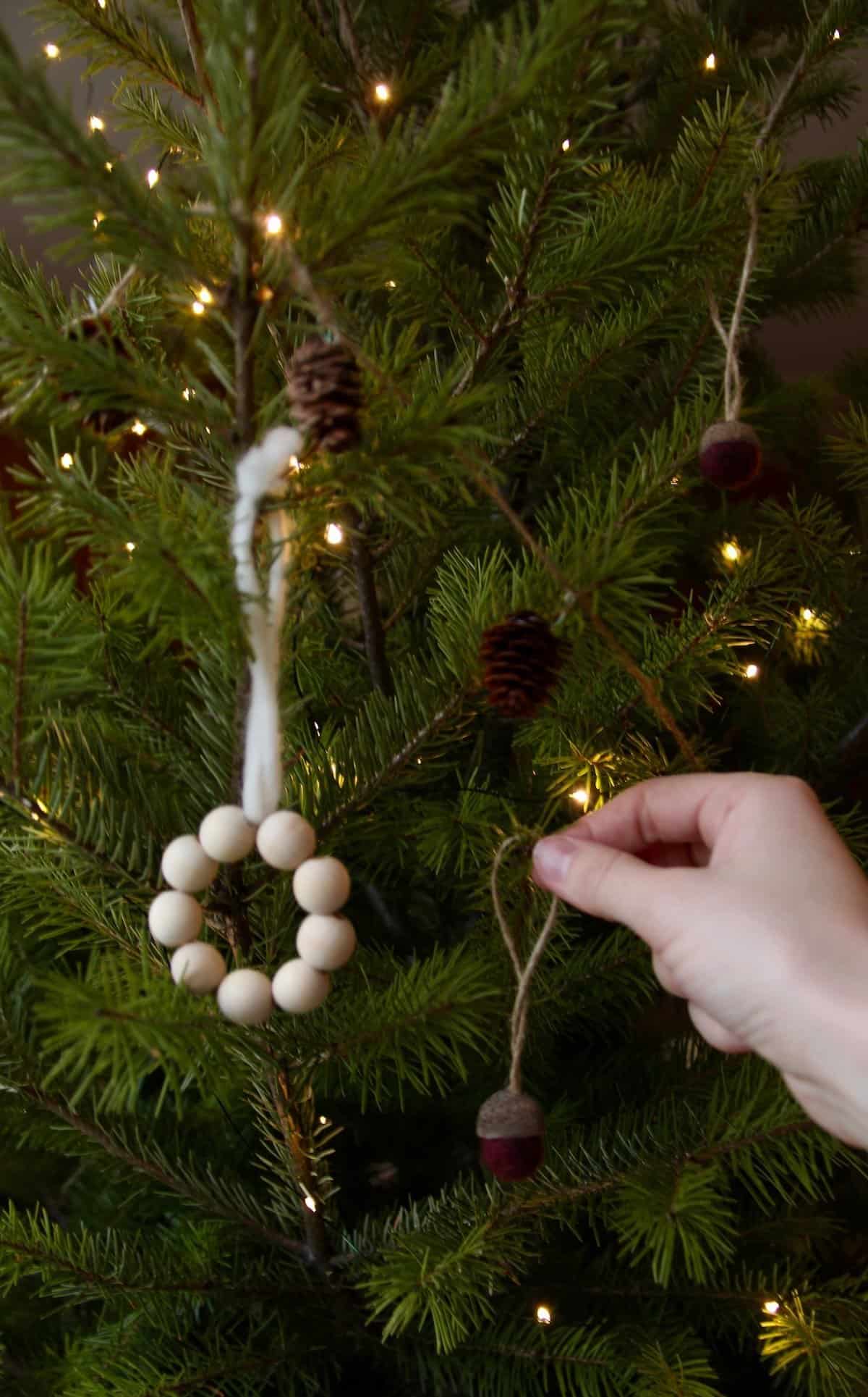 Natural Christmas Decorations 10 Easy Nature Inspired Diy Ornaments Holiday Decor Ideas