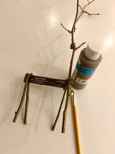 So cute! This twig reindeer christmas craft is perfect for your holiday craft night! Use these diy twig reindeer to decorate your mantle this holiday season! #twigreindeer #stickreindeer #diyreindeer #christmasreindeer