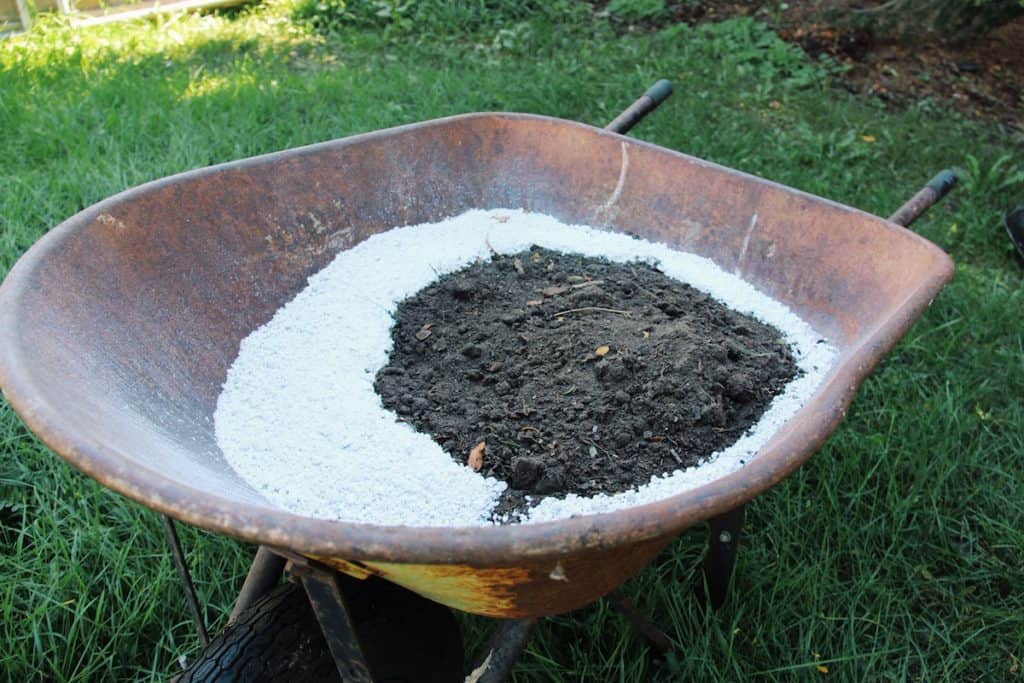 How to make diy potting soil | home for the harvest