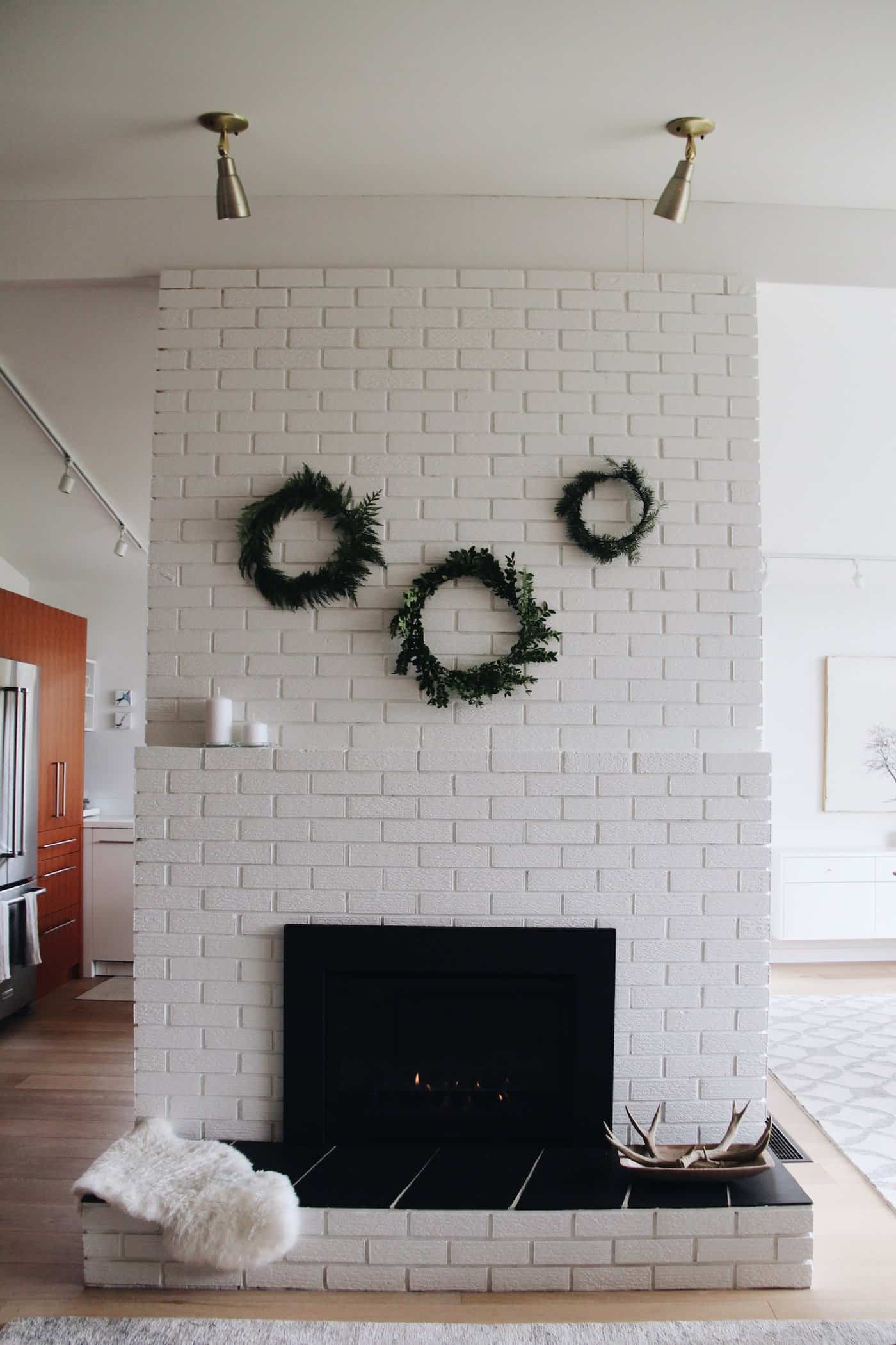 Fresh simple holiday wreaths on modern mantle | home for the harvest