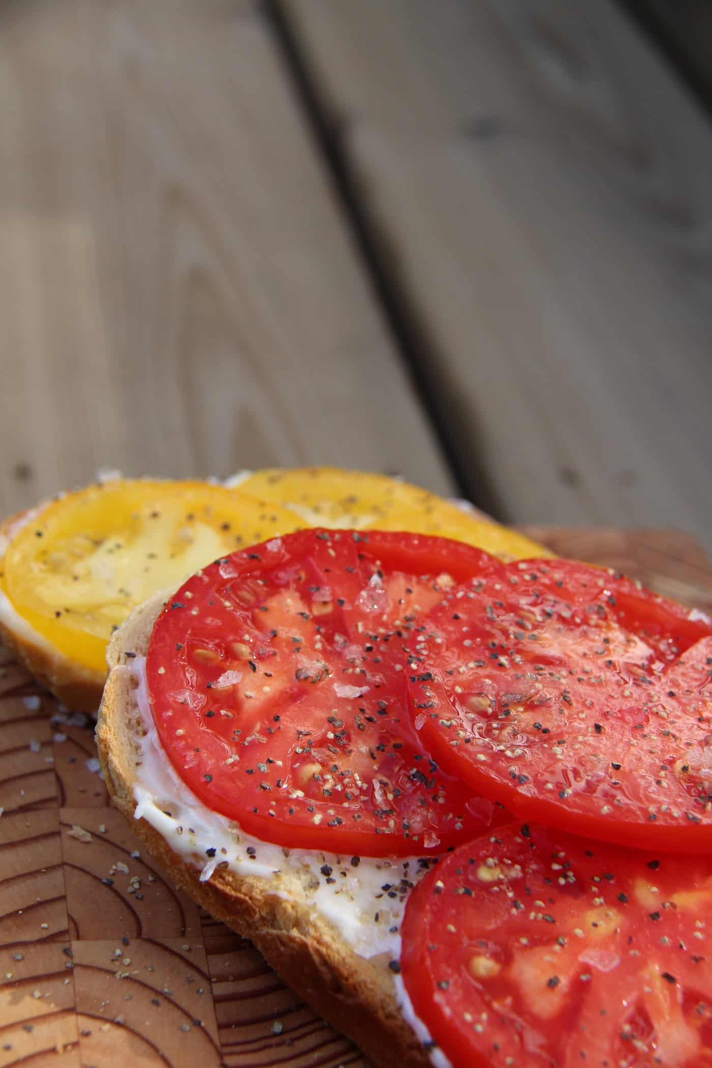 Tomatoes on toast are so yummy if you've got fresh heirloom tomatoes! Tomato toast is my all-time favourite summer snack. It's the perfect garden-to-table meal during harvest season! | home for the harvest #heirloomtomatoes #heirloomtomato #tomatotoast #tomatoesontoast #gardentotable #homefortheharvest