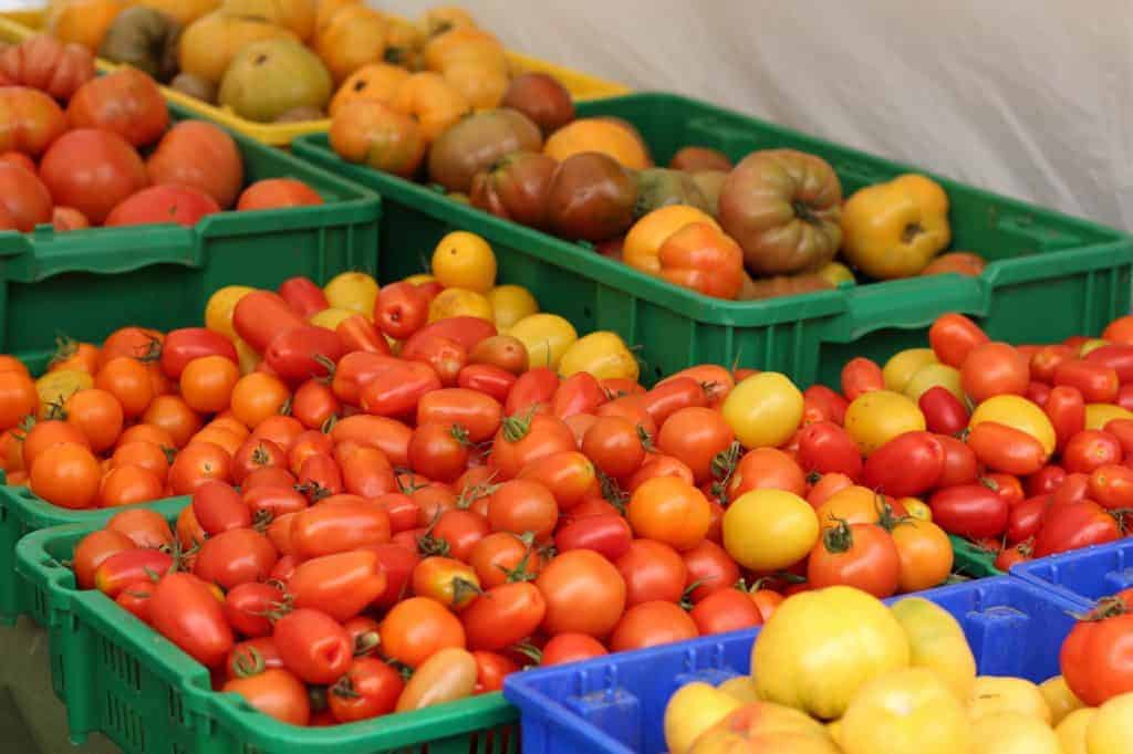Heirloom tomaten op de boerenmarkt