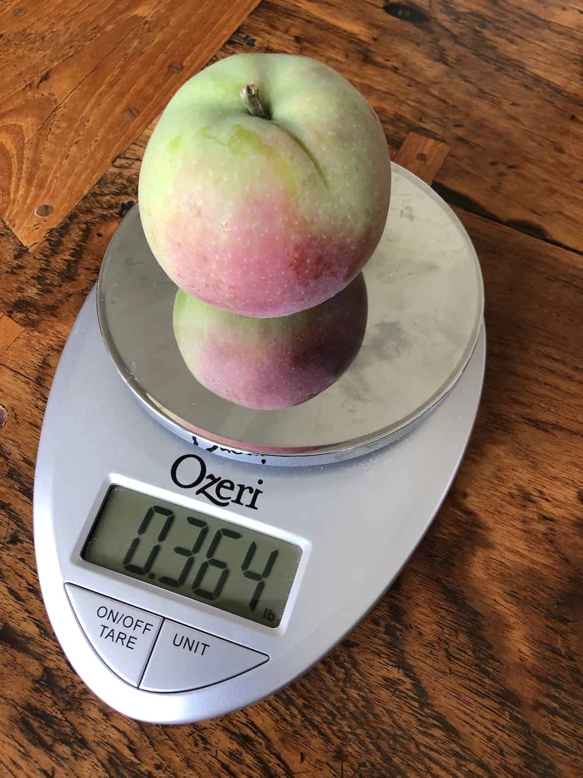 Green and red apple on kitchen scale