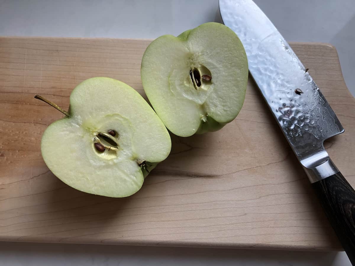 Golden Delicious apples 🍏 A true delight for your taste buds