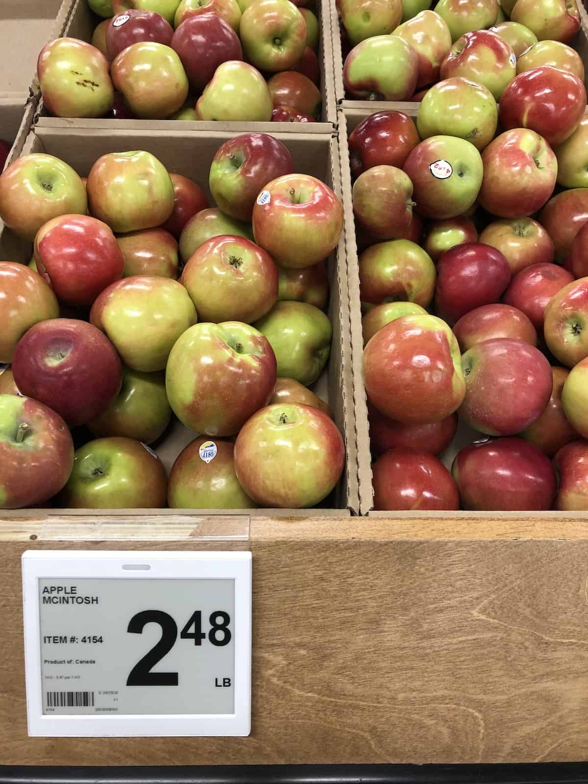 Mcintosh apples in the grocery store