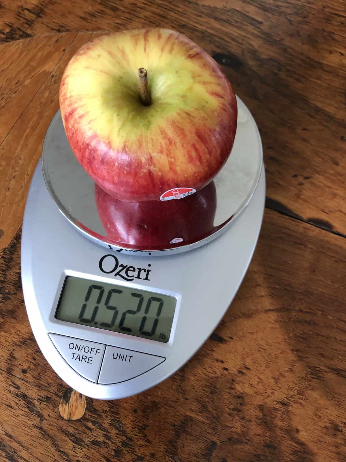 Weight of one braeburn apple