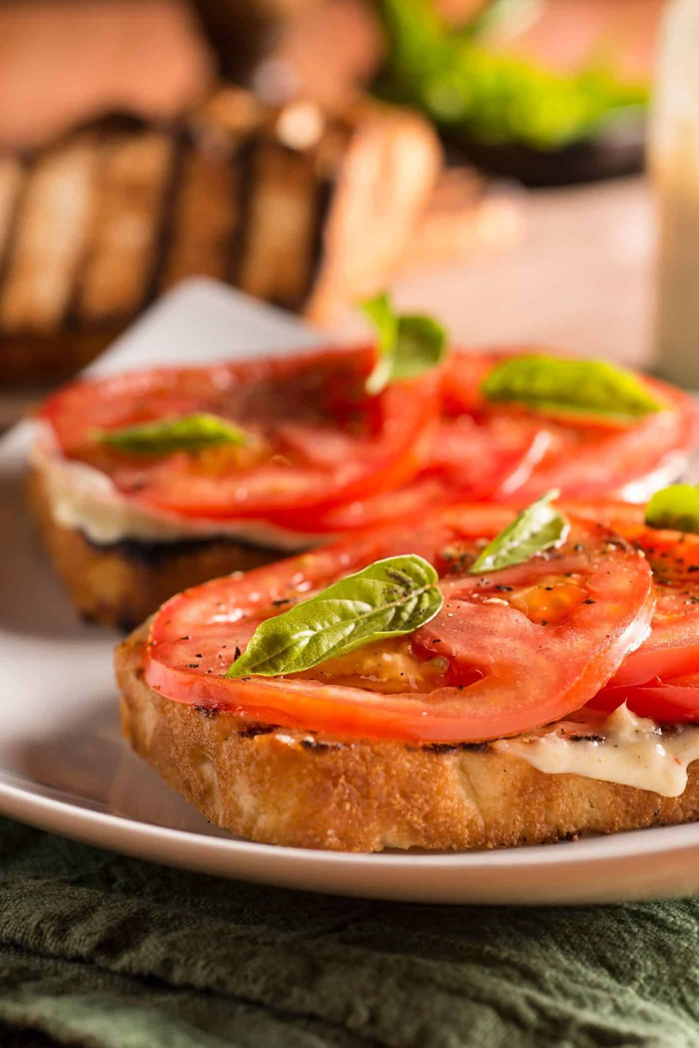 Heirloom tomatoes on toast (open-faced sandwich)