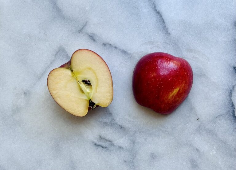 Envy apples 🍎 🌟 Explore the crisp sweetness and unique flavor