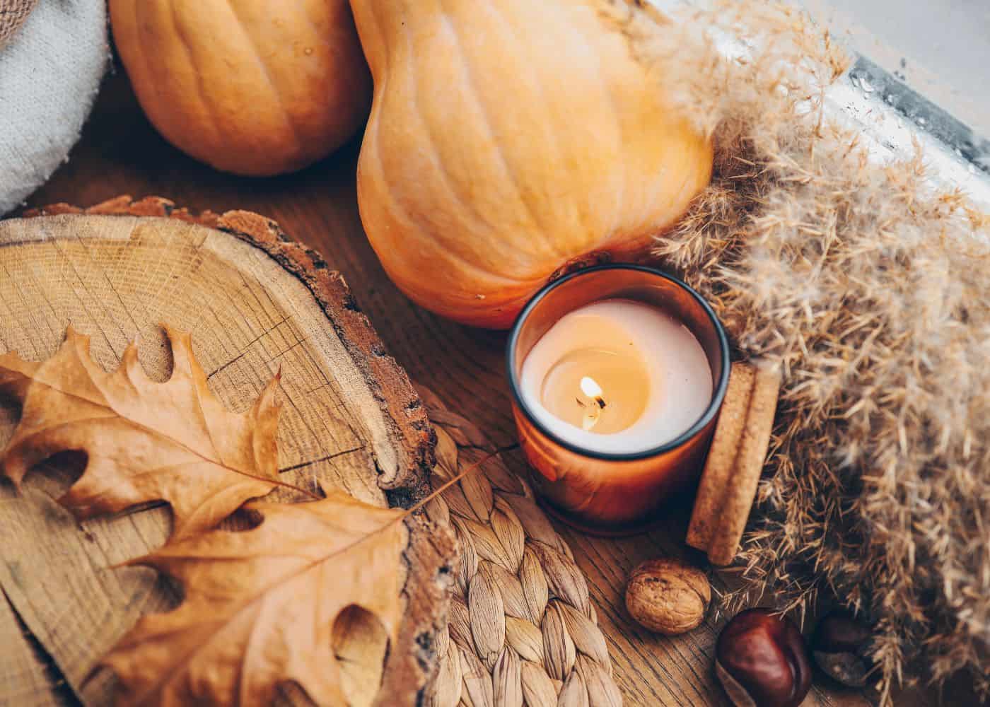 Candles, gourds, oak leaves